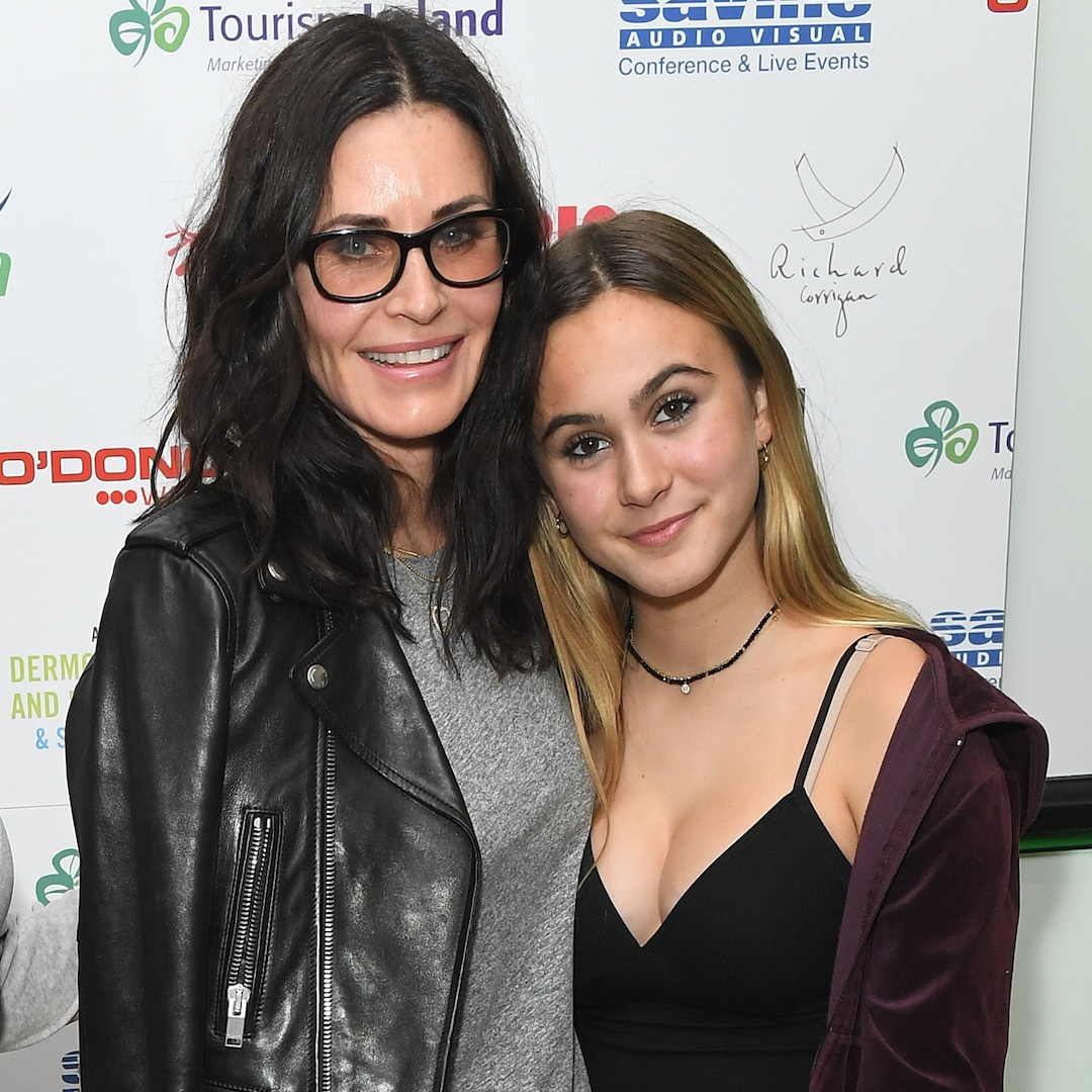 Watch Courteney Cox and Daughter Coco Perform Fleetwood Mac Cover - E